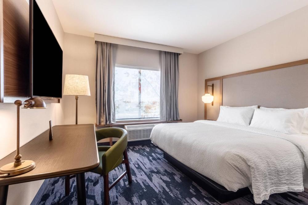 Guest Room, 1 King interior
